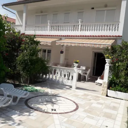 Marjetka Charming - Daisy Apartment Rab Town